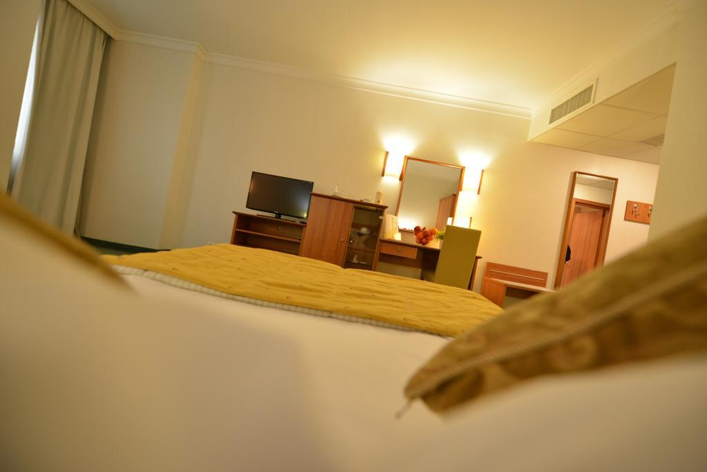 Hotel Karpos Skopje Quarto foto
