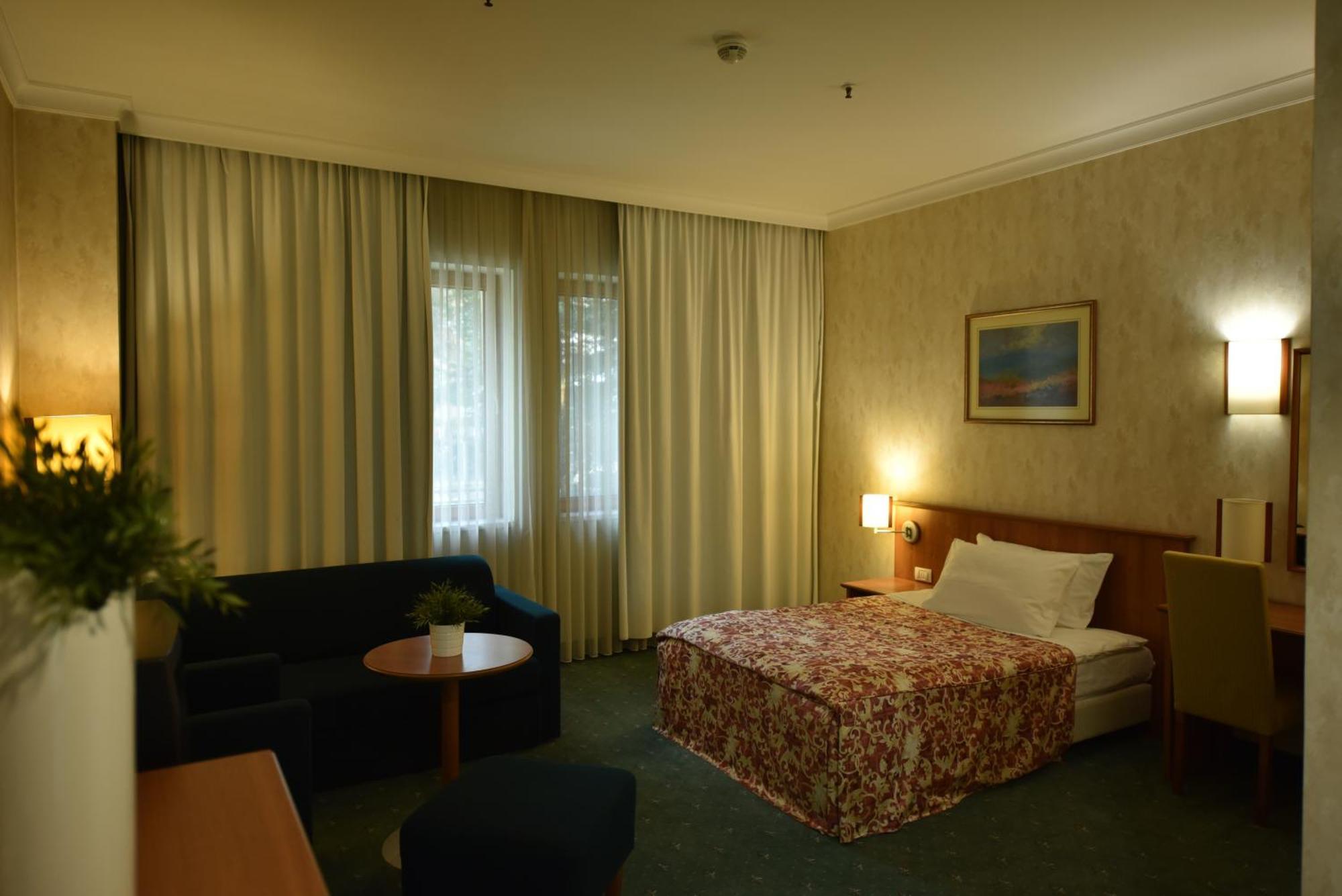 Hotel Karpos Skopje Quarto foto