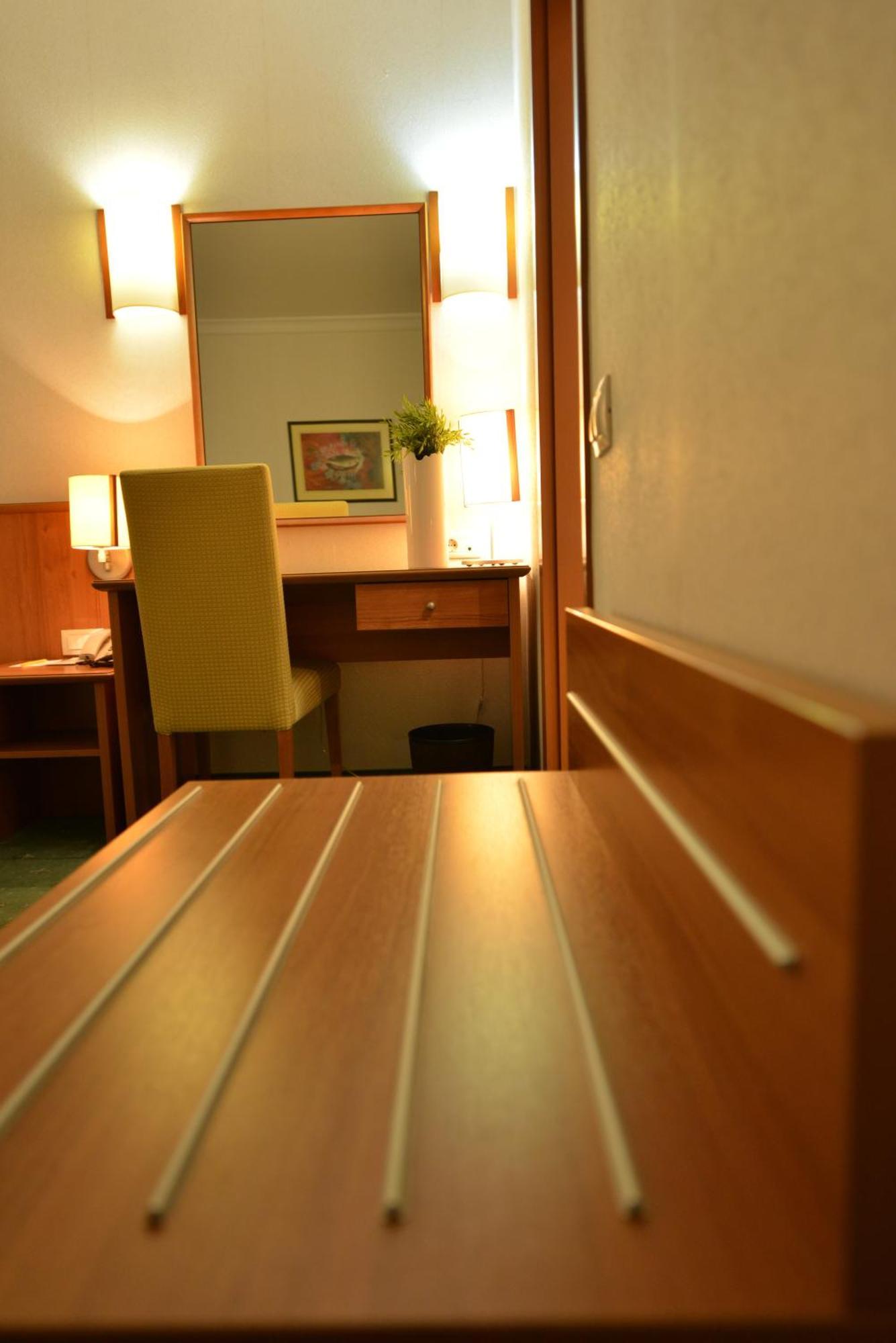 Hotel Karpos Skopje Quarto foto